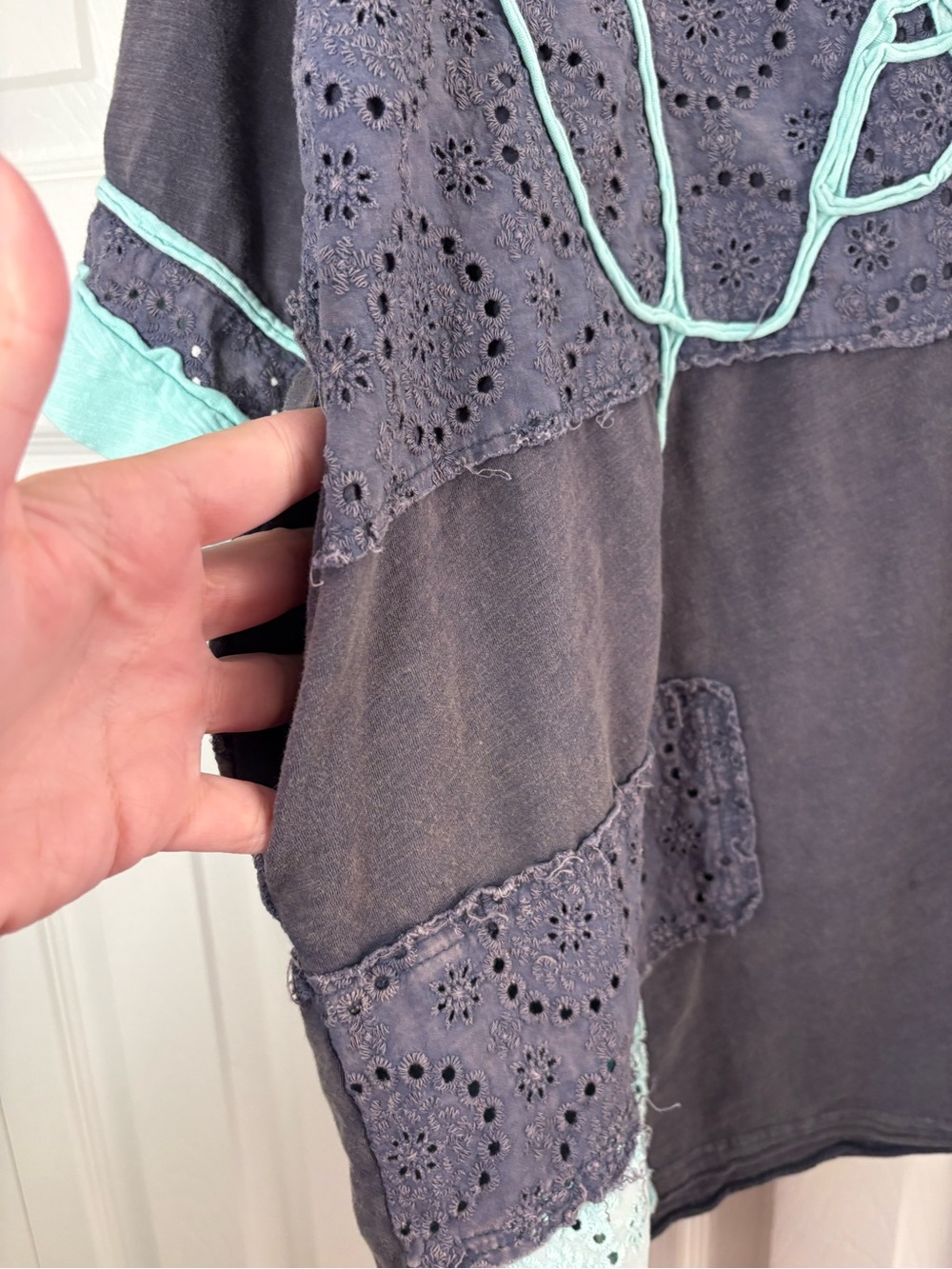 Women’s Oli & Hali distressed Eyelet Mixed Fabric Love Tee w/pockets size L - Picture 8 of 9